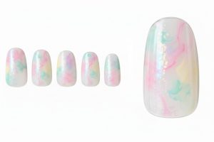 インク・水彩ネイル30選!じゅわっと滲む繊細なニュアンスデザインカタログ 9 08-29_オーパル・インク・フラッシュ (Opal Ink Flash)