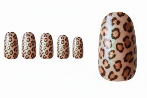 オーロラ・氷ネイル30選!うるうるネイルの透明感デザインカタログ 8 09-18_オーロラ・レオパード (Aurora Leopard)