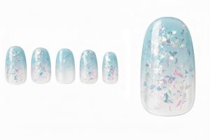 オーロラ・氷ネイル30選!うるうるネイルの透明感デザインカタログ 6 09-26_氷のグラデーション (Icy Blue Ombre)