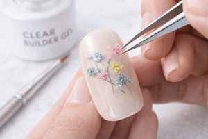 プロの技術解説（押し花の埋め込み）