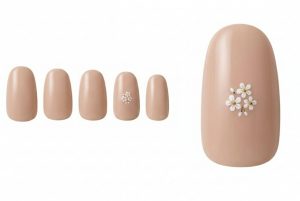 15-17_薬指だけの小花柄 (Tiny Flower on Ring Finger)