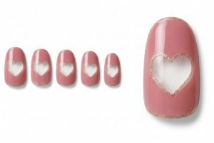 好きな人を振り向かせる勝負デート30選!あざと可愛い指先 1 17-11_くり抜きハートの窓 (Peek-a-Boo Negative Space Heart)