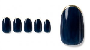 大人なBarで乾杯。夜のデート30選!色気漂う深みカラー 2 25-02_漆黒の月夜・ネイビーフレンチ (Midnight Navy Crescent French)