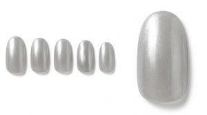 格式高いホテルウェディング参列30選!お祝いのお呼ばれネイル 7 29-17_月光のシルバー・ヴェール (Moonlight Silver Veil)