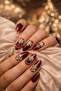 聖なる夜を独占。クリスマス・ホリデー30選!冬のドラマチックネイル 1 パーティーバッグを優雅に持つパーツ付きネイルの所作