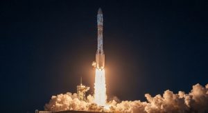 ロケットが地上を離れ宇宙へ飛び立つ瞬間