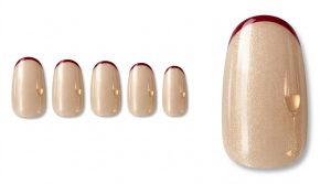 聖なる夜の主役になる。クリスマス・ホリデーネイルチップ30選|冬デートに映える赤と煌めきの魔法 3 31-13_シャンパンレッドの細フレンチ (Champagne Red Skinny French)