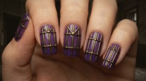 時を刻む美。ヴィンテージ・アンティークネイルチップ30選|重厚なカメオと額縁アートの誘惑 6 48-26_真鍮の格子窓 (Antique Brass Lattice Window)